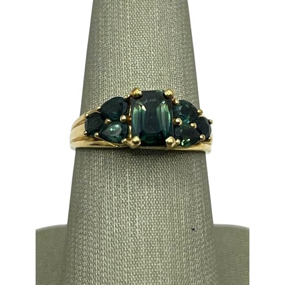 Does not Apply Jewelry - 10K Yellow Gold Emerald Cut Green Stone Ring (13587)